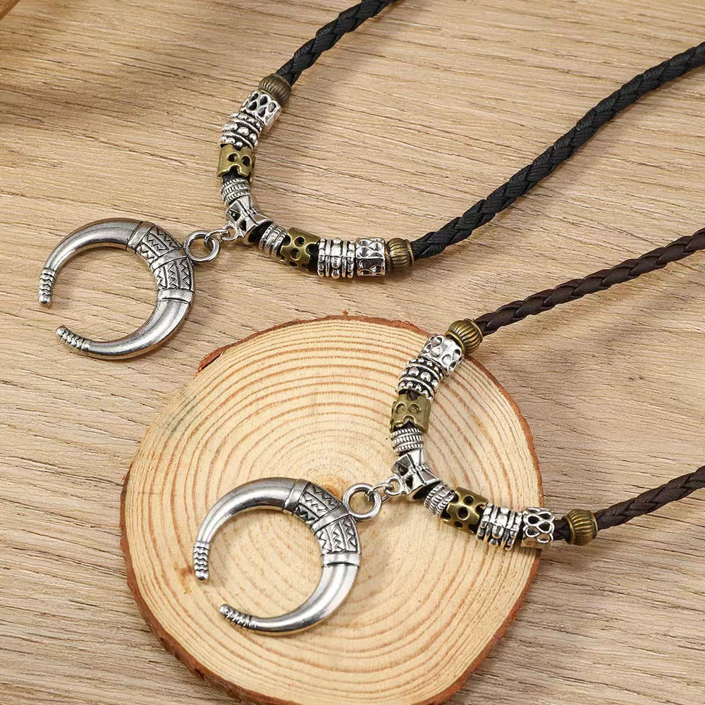 Retro Ethnic Style Woven Crescent Horn Simple Niche Advanced Necklaces