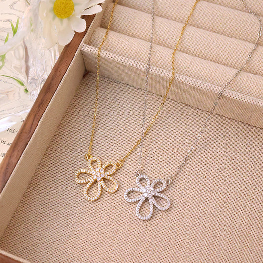 Women's Temperament Entry Zircon Large Flower Titanium Necklaces