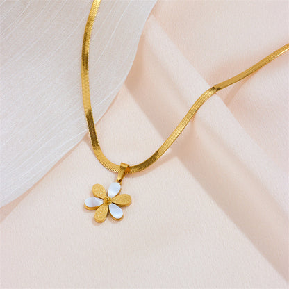 Luxury High-grade Sand Surface White Shell Little Daisy Titanium Necklaces