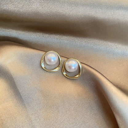 Hepburn Style Pearl Design Ear Hook Fashionable Earrings