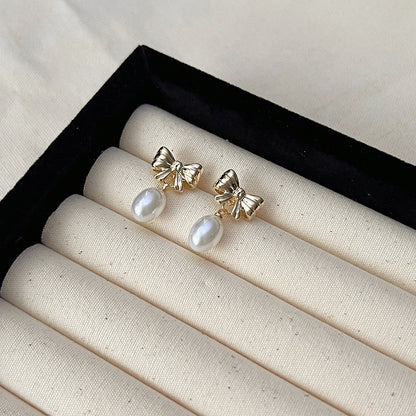 Women's Luxury Asymmetric Pearl Fashion Personality Elegant Niche Rings