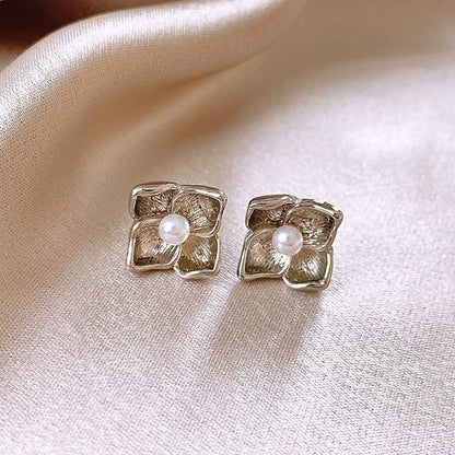 Fresh Simple Flower Light Luxury Fashion Earrings