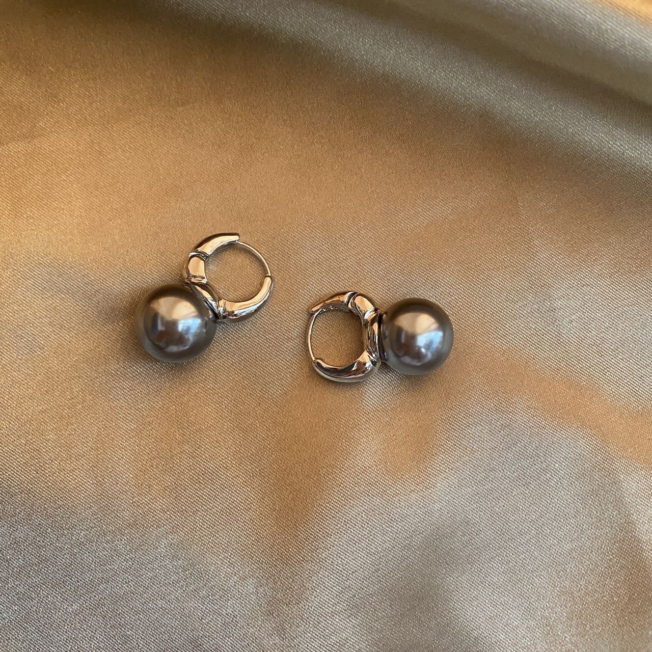 Hepburn Style Pearl Design Ear Hook Fashionable Earrings