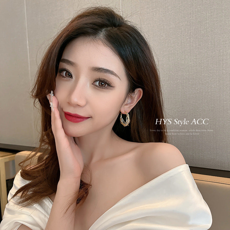 Women's Twisted Hollow Advanced Design Fashionable Personalized Earrings