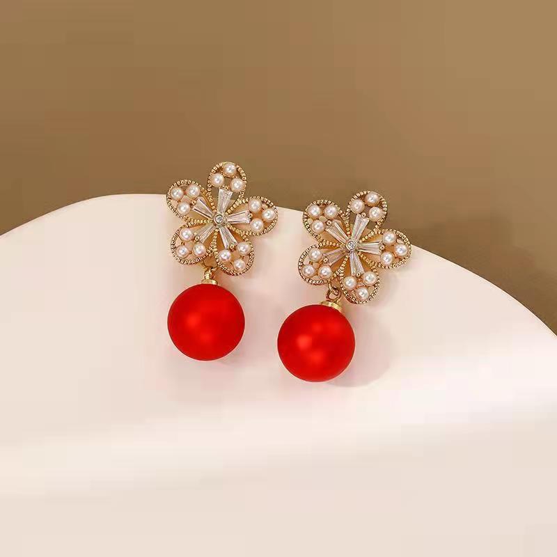 Women's Pearl Flower High-grade Minority Elegance Retro Earrings