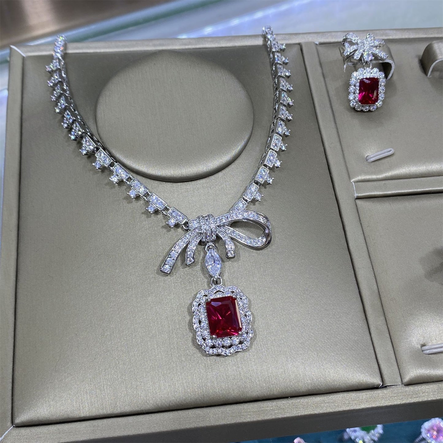 Corundum Luxury Graceful Bow Full Diamond Pendants