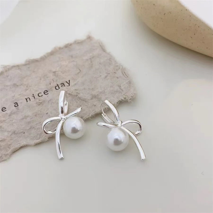 Women's Bow Pearl Ear Clip Light Luxury Earrings