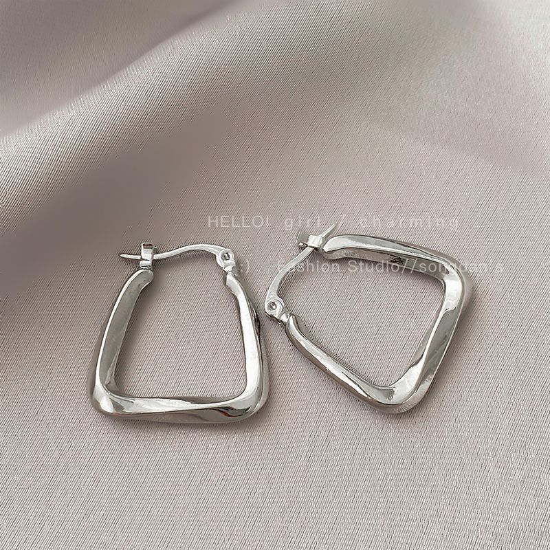 Frosty Style High-grade Temperament Female Design Earrings