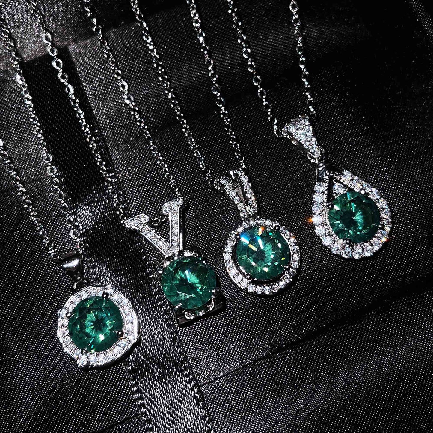 Live Streaming Maldives Blue Green Diamond Deer Pendants