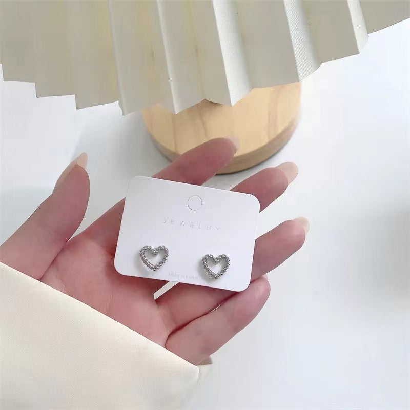 Simple Compact Twist Love Heart Female Earrings