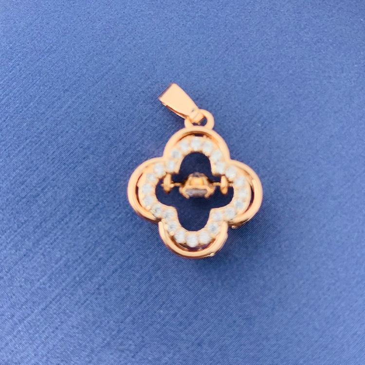 Rotating Clover Simple Hundred Source Ornament Pendants