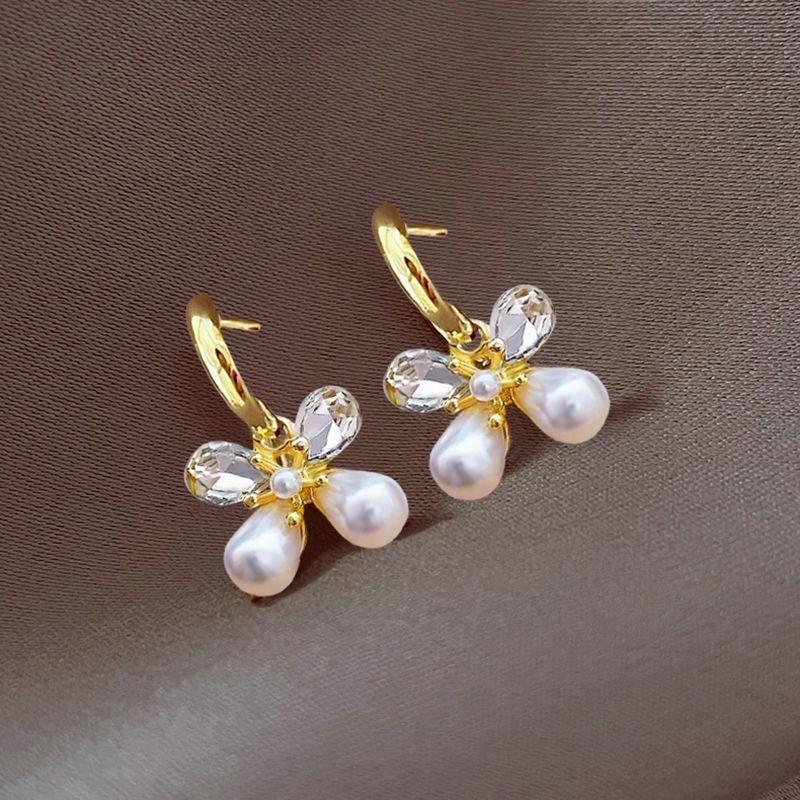 Women's Pearl Flower High-grade Minority Elegance Retro Earrings