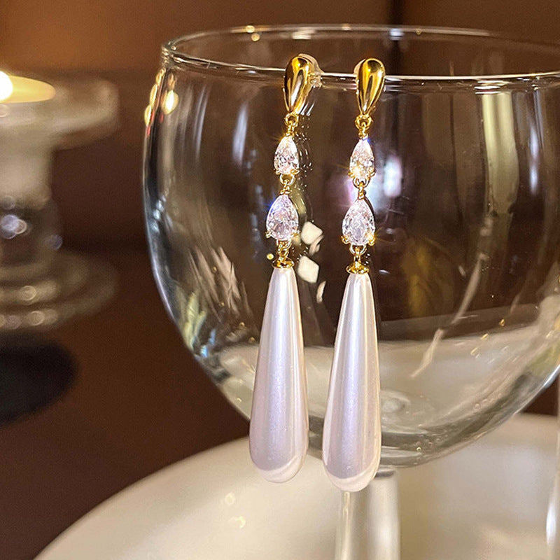 Women's Simplicity Water Drop Pearl Retro High Earrings