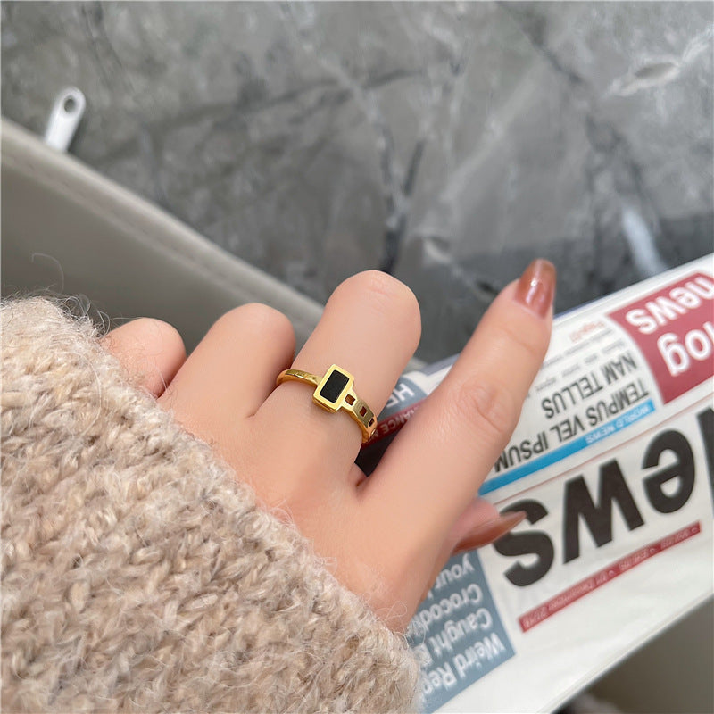 Women's Style High-grade Black Rectangular Chain Design Rings