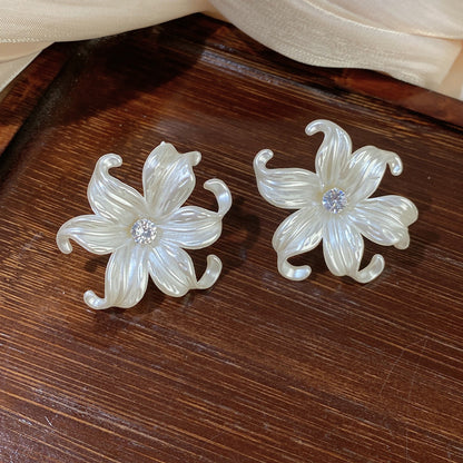 Fresh Simple Flower Light Luxury Fashion Earrings