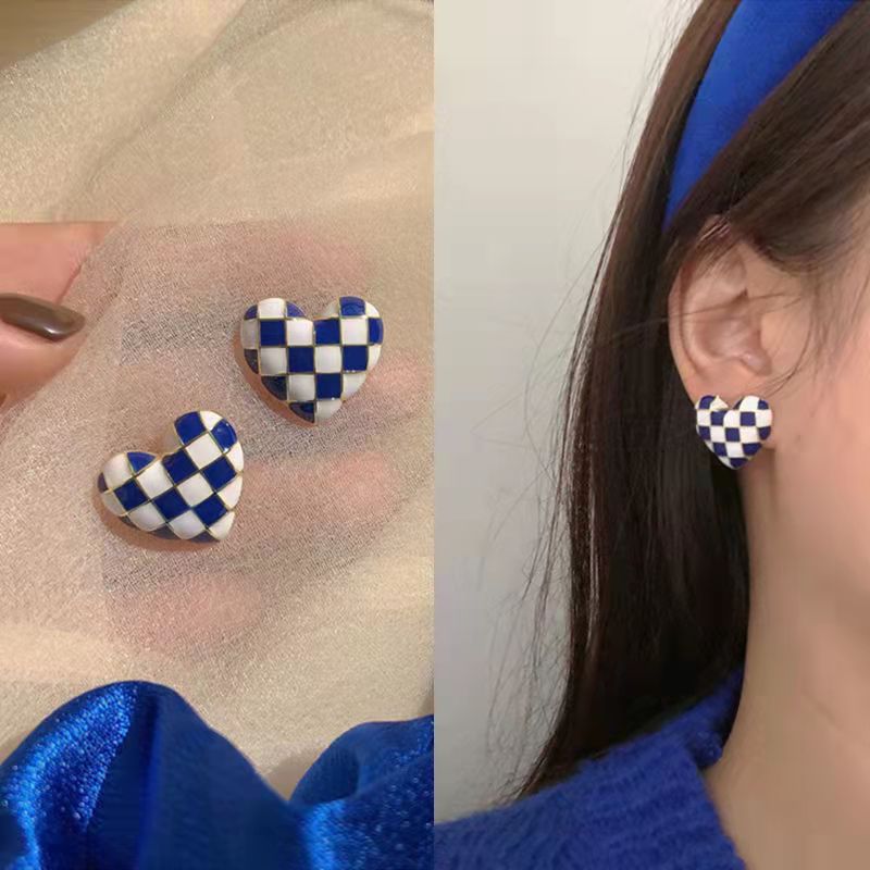 Plaid Love Heart Female Niche Design Earrings