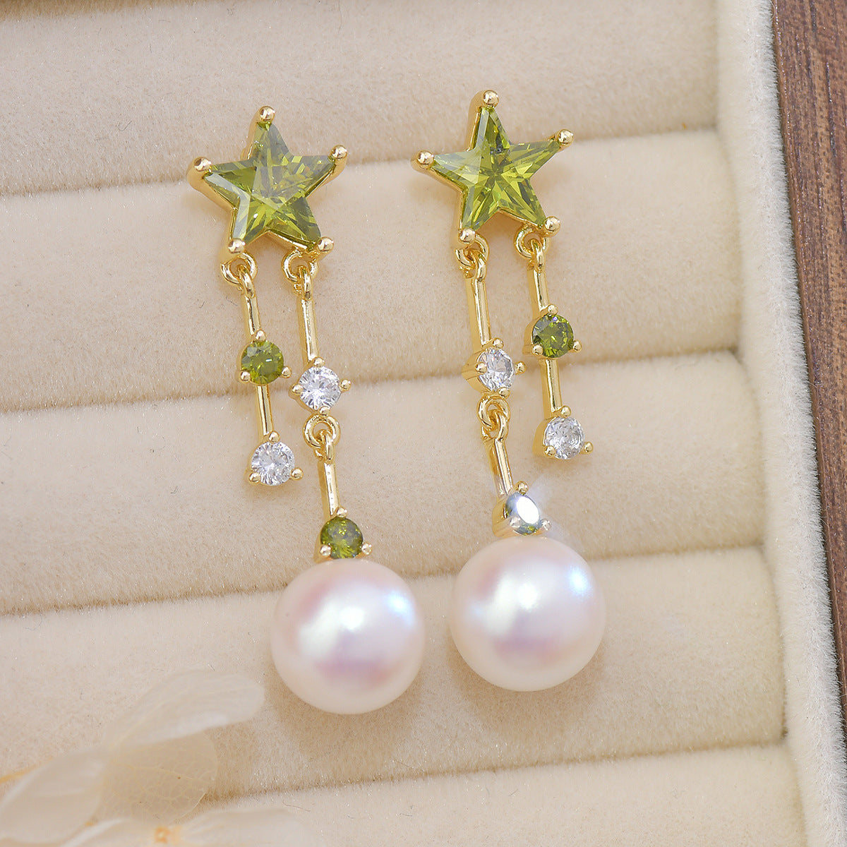 Light Luxury Exquisite High-grade Star Moon Zircon Green Earrings