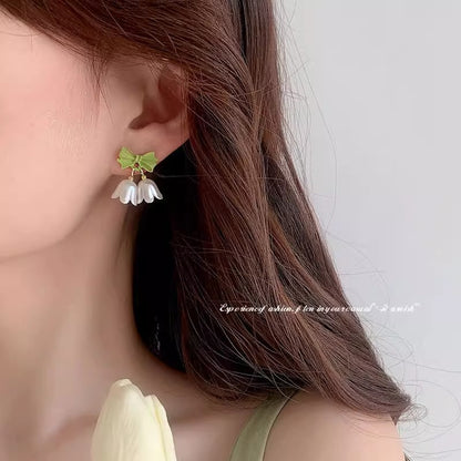 Women's Graceful Cute Flower Ear Clip Simple Earrings
