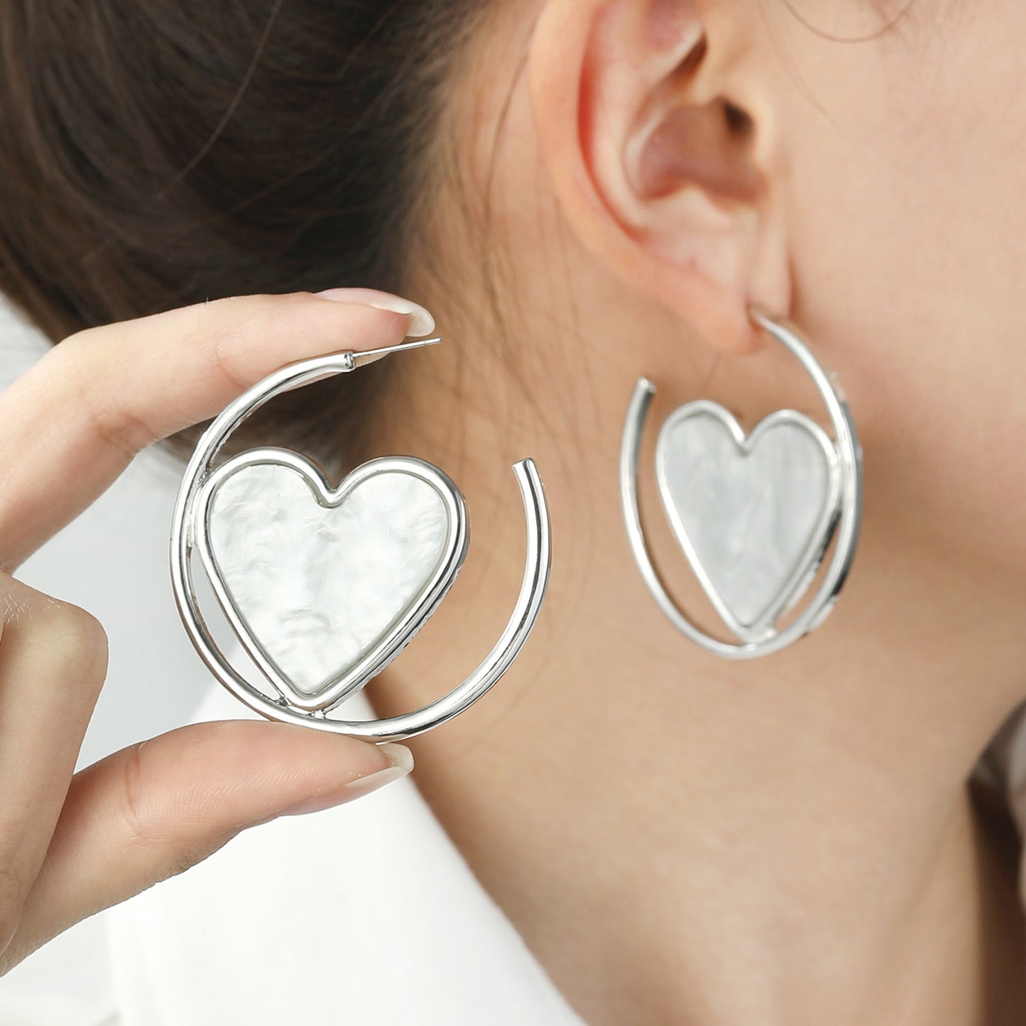 Women's Exquisite Love Heart Simple High-grade Ear Earrings